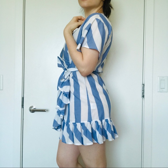 💙 Romeo+Juliet Couture Ruffle Wrap Dress - Picture 4 of 14